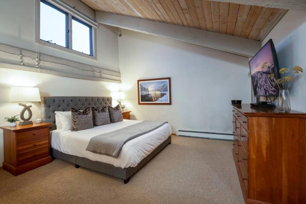 Updated 3 Bedroom 2 Ba With Pool & Hot Tub - Stunning Mountain Views! Snowmass Village Exterior foto