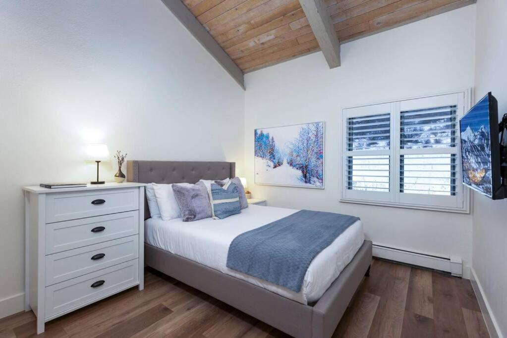 Updated 3 Bedroom 2 Ba With Pool & Hot Tub - Stunning Mountain Views! Snowmass Village Exterior foto